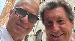 Palio di Siena, sindaco pedala 170 chilometri per raggiungere l'amico mossiere Bircolotti