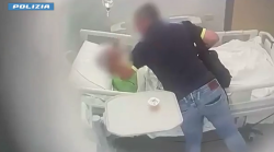Schiaffi, botte e capelli tirati alla mamma ricoverata: resta in carcere l'uomo arrestato in ospedale. "Rischio reiterazione"