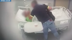 La donna picchiata in ospedale dal figlio non è in grado di testimoniare. L'uomo ancora in carcere, cosa rischia
