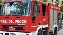 Incendio in abitazione, tre persone soccorse da vigili del fuoco e 118