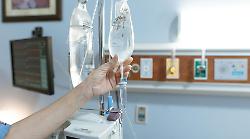 Bambino di un anno mangia cibo contaminato: ricoverato in gravi condizioni per sindrome emolitico uremica. Cosa è la Seu
