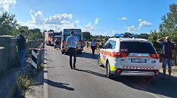 Auto contro moto, grave un uomo di 42 anni. Trasportato alle Scotte in elicottero