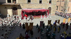 Giostra, estratto l'ordine delle carriere: Porta Crucifera la prima a scendere sulla lizza, poi Sant'Andrea, Santo Spirito e Porta del Foro