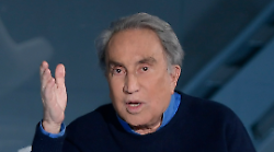 Emilio Fede dalla figura di me**a, a che gambe. Scoop e gaffe di uno dei principali volti della tv. Una vita vissuta a 100 all'ora. Video