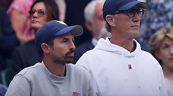 Jannik Sinner e la doppia forza: Simone Vagnozzi e Darren Cahill. Chi sono i due coach del team dei sogni