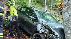 Muore una donna di 63 anni precipitata con l'auto in un burrone di 40 metri