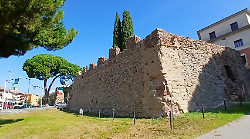 A novembre la consegna alla città dei nuovi giardini di Poggio del Sole. Concluso il recupero del bastione di via Petrarca