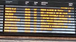 Treni, caos e ritardi. Convogli bloccati a Santa Maria Novella