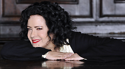 Salta il concerto di Antonella Ruggiero per un problema della cantante alle vie respiratorie, ci sarà prima di Pasqua