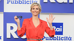 Attenti al libro, Francesca Fialdini in prima serata stasera in tv su Rai 3: libri e lettura in stile pop