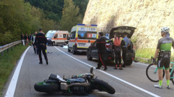 Muore a 41 anni nell'incidente in moto durante la gita con gli amici. Chi è la vittima