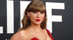 La beauty routine di Taylor Swift finalmente svelata: ecco quali prodotti usa la pop-star