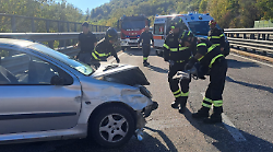 Donna di 49 anni resta ferita nell'auto sfuggita al controllo sulla Ss73