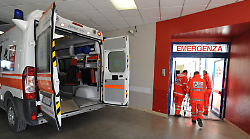 Turisti tedeschi a bordo di un camper feriti in un incidente: in ospedale ad Arezzo due adulti e tre giovani