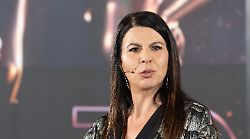 Splendida Cornice, ospiti e anticipazioni della puntata. Da Geppi Cucciari anche lo scrittore Dan Brown