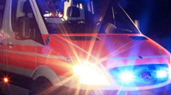 Pulmino esce di strada: feriti quattro ragazzi di 15 anni e il conducente