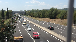 Sorpassi vietati ai tir nel tratto aretino della A1. Dal 3 novembre via alla sperimentazione