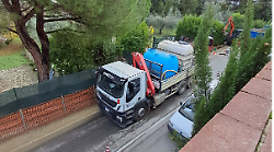 Cantiere, semaforo e lunghe file davanti al cimitero. Arezzo 2020: "Ma era proprio necessario alla vigilia della festa di Ognissanti?"