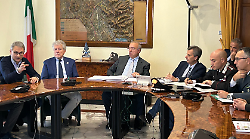 Scatta il piano sicurezza per la Città del Natale: cabina di regia nel comando della municipale, agenti in borghese e videosorveglianza