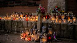 La notte tra 1 e 2 novembre è quella dei morti o delle anime. Cibo sulla tavola, lumini accesi e non si spazza la casa