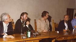 Giorgio Forattini ad Anghiari: dal Premio di Cultura al logo del fantasma sulle bottiglie di vino del Castello di Sorci