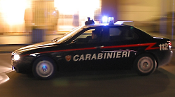 Tenta di colpire i carabinieri con un coltello: fermato con lo spray al peperoncino