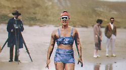 La ragazza del mare, la storia vera di Gertrude Trudy Ederle: la ventenne che sconfisse la Manica. Così tra le onde riuscì a superare i pregiudizi