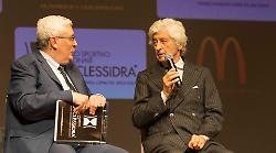 La Clessidra, sfilata di campioni al teatro e le rime del prof Franceschetti a Gianni Rivera 