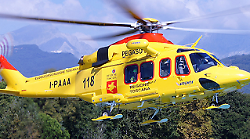 Donna in bicicletta grave nell'incidente stradale: soccorsa con l'elicottero