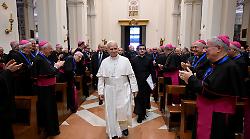 Papa Leone XIV in Umbria, nel silenzio pubblico un forte messaggio agli uomini di Chiesa
