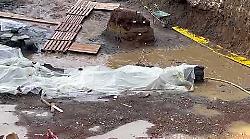 Archeologia, gli scavi all'ex Enel proseguono: strutture in legno protette con teli, reperti ancora da decifrare. Video