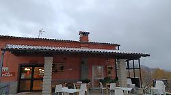 Il bar alimentari La Piazza, a Cetica, 300 anime, ora scommette anche sui giornali