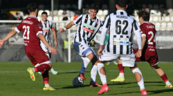 L'Arezzo non si ferma più: espugna Ascoli (0-2) e continua la corsa verso la serie B