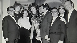 Foto in bianco e nero di Ornella Vanoni rispunta dal cassetto dei ricordi, scatta domanda sui social: "Che anno era?"