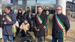 Tutti in difesa dell'ospedale: sindaci e cittadini. La protesta non ha colore politico