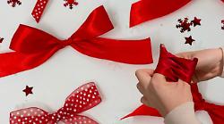 Fiocchi di Natale fatti a mano: idee semplici e scenografiche per un albero elegante e personalizzato