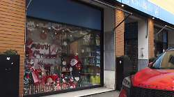 Ladri di righelli al market: titolare li rincorre e arriva la polizia, stop a due giovani 