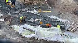 Arezzo antica riemerge dal fango nel cantiere del palazzo ex Enel: c'è la datazione dei reperti, lo scavo prosegue. Video