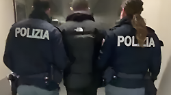 Arezzo, sequestrati 7,5 chili di droga, smantellata centrale dello spaccio a Saione: due arresti. L'hashish avrebbe fruttato 80 mila euro