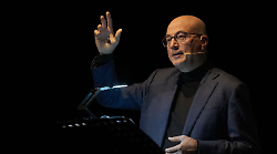 Francesco, il primo italiano: Aldo Cazzullo presenta il suo libro ad Arezzo