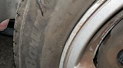 Arezzo, gomme squarciate e auto prese di mira a Staggiano. Scatta la denuncia