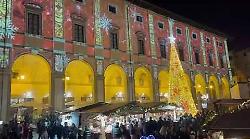 Arezzo Citt&agrave; del Natale, ponte dell'Immacolata con il pienone di turisti. Sar&agrave; cos&igrave; anche oggi. Video