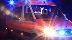 Scende dal veicolo per un guasto nella notte e viene urtato da un camion: ventenne ferito sull'Autostrada del sole