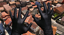 Le mani sulle case: dentro la mente dei ladri. Come scelgono le abitazioni, come le controllano, come agiscono. Per difendersi non bastano allarmi e videosorveglianza