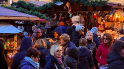 Arezzo Citt&agrave; del Natale, un'altra invasione di turisti. Weekend con 47 pullman di visitatori