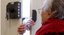 Arezzo, tentano di truffare nonna di 92 anni. Ma lei chiama la vicina e li scopre