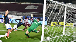 La rabbia di Manzo: "Arbitraggio scandaloso, forse qualcuno non vuole l'Arezzo cos&igrave; in alto. Abbiamo giocato 11 contro 12"