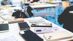 Scuola & lavoro, l'inserto del Corriere va in vacanza.  Nell'ultimo numero del 2025 focus sulle iniziative contro bullismo e ludopatie