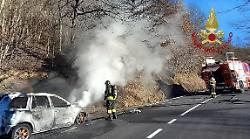 Auto a fuoco in localit&agrave; la Scheggia ad Anghiari. Viabilit&agrave; interrotta in entrambi i sensi