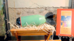 Una bomba al posto di Ges&ugrave; Bambino, il presepe shock contro le guerre 